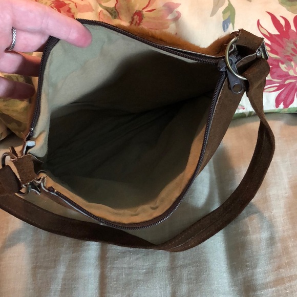 VINTAGE Handmade Furry Suede Crossbody Twist-Lock Flap NEW - Picture 9 of 16